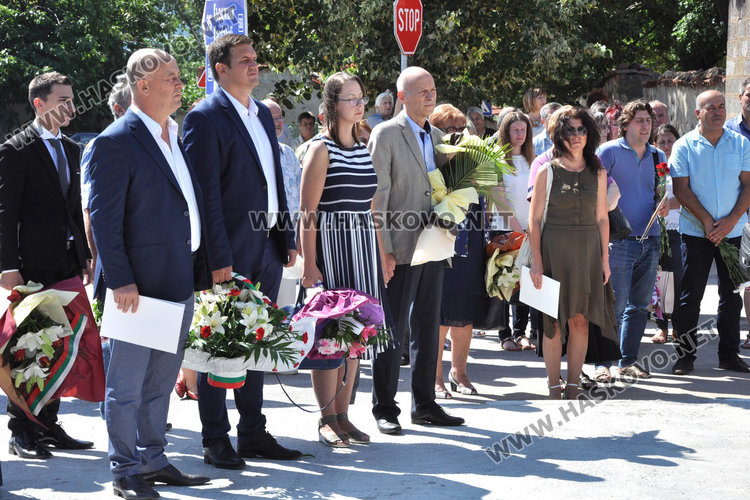 Кметът на Баните Искендер откри паметник на Ботев и Левски в Спахиево