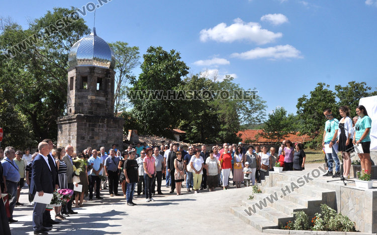 Кметът на Баните Искендер откри паметник на Ботев и Левски в Спахиево