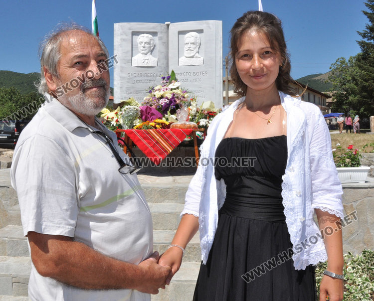 Кметът на Баните Искендер откри паметник на Ботев и Левски в Спахиево