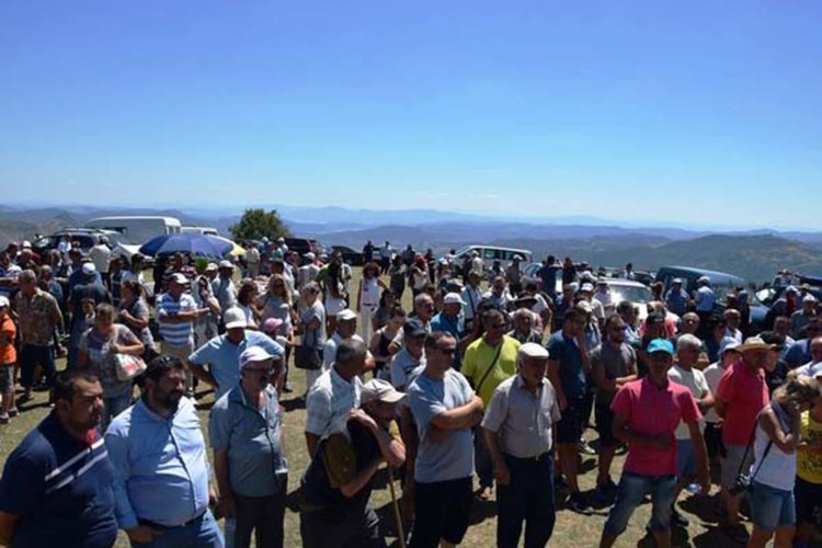 Молебен за дъжд събра стотици в местността „Яйля“ над Русалско