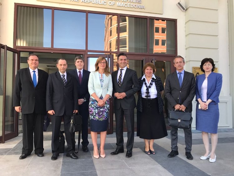 Дипломат № 1 на Македония Никола Димитров към Екатерина Захариева: Днес е исторически ден!