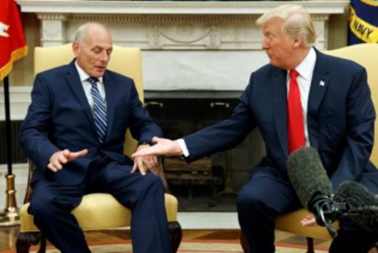 Тръмп поздравява новия шеф на канцеларията на Белия дом Джон Кели