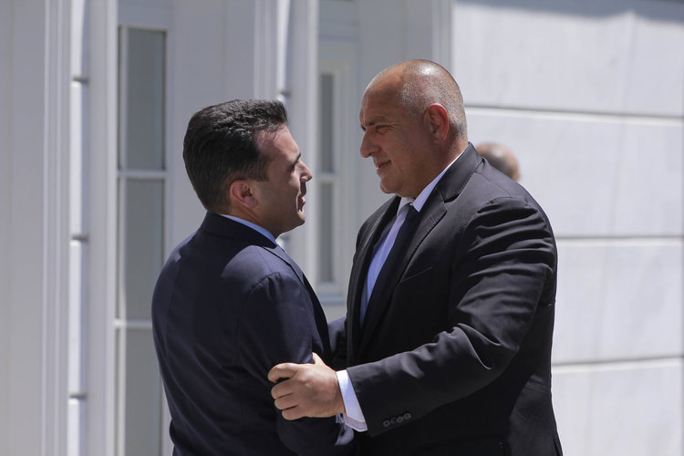 Скопие посрещна Бойко Борисов с военни почести и червен килим