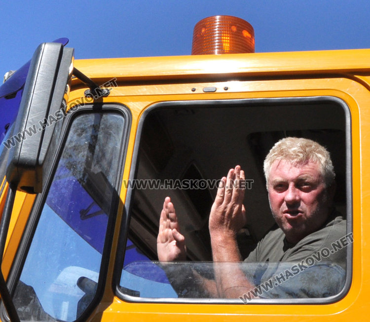 Жалваха се от препълнени контейнери в „Болярово“