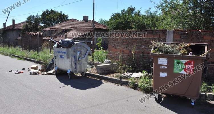 Жалваха се от препълнени контейнери в „Болярово“