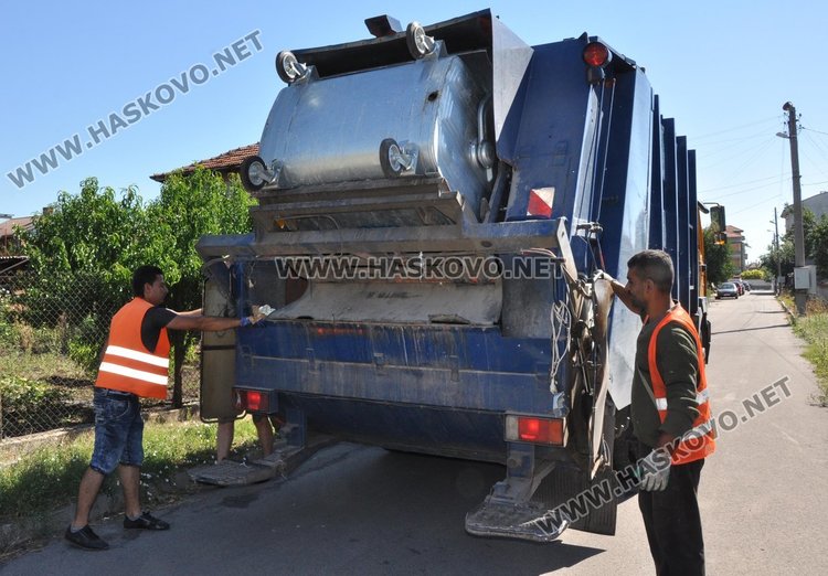 Жалваха се от препълнени контейнери в „Болярово“