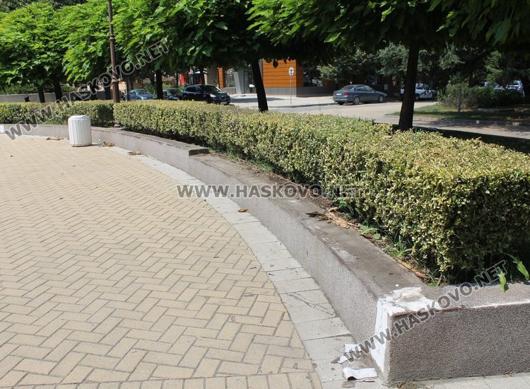 Предстои подмяната на пейките в района