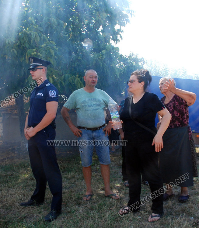 Изгоря къщата на цветарка в Болярово, 3 пожарни я гасиха