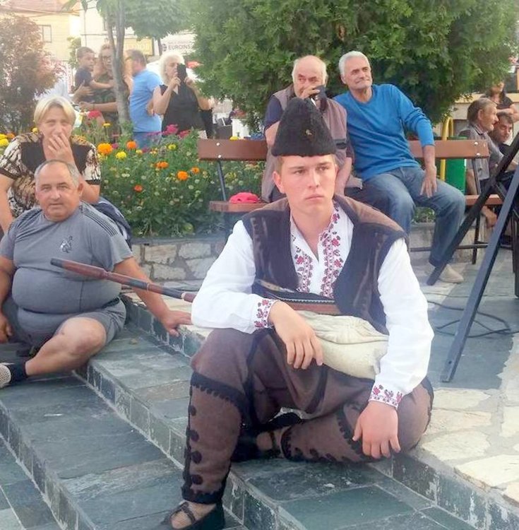 Македонци шашнати от гайдарите на Момчиловци, канят ги на фестивал