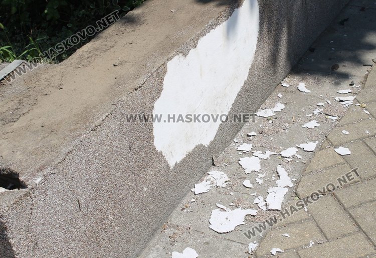 От няколко години насам мазилката периодично пада