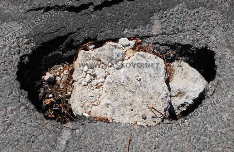 Хасковлия: ул. „Днепър“ пропадна, ще се убием