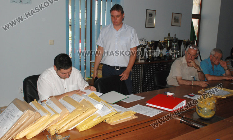 130 фирми искат да санират 11 блока в Хасково