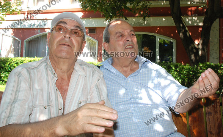 Пенсионери на бунт, взеха им клуба. Общината: незаконен е