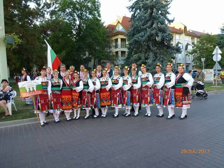 Димитровградчани се завърнаха от танцов фестивал в Унгария