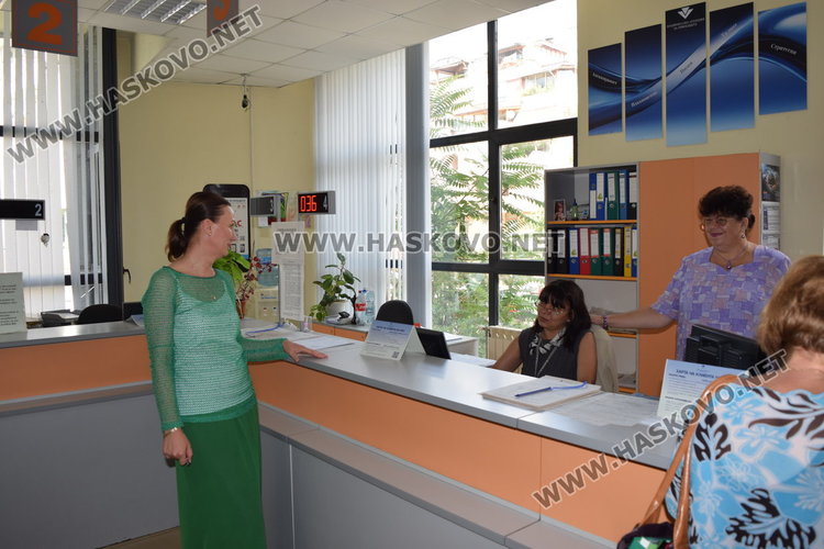 Данъчните в Кърджали  връчват документи онлайн