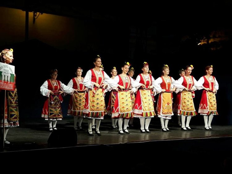 С грамота и диплом от участие в международен танцов фестивал се завърнаха изпълнителите от Група за хора "Тракия"- 3.