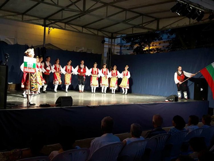 Димитровградчани се завърнаха от танцов фестивал в Унгария