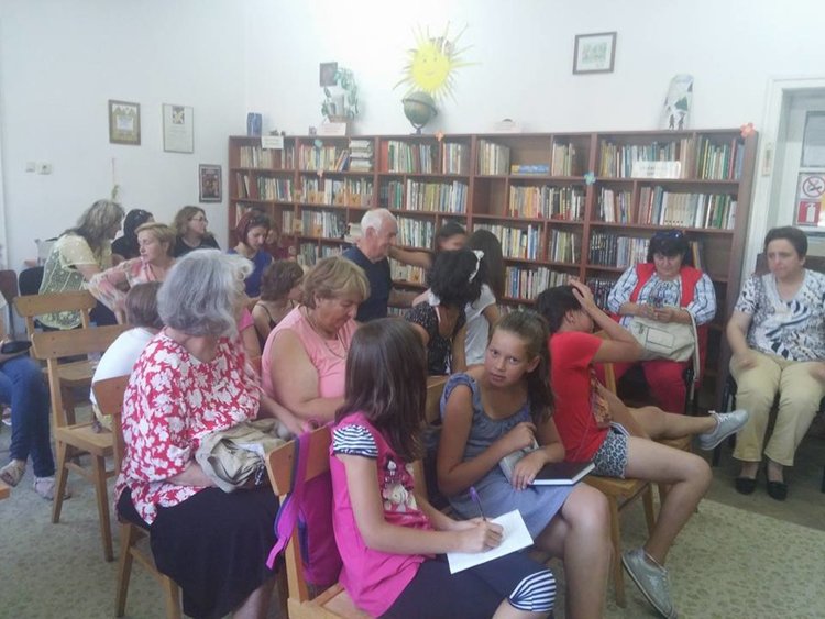 От 7 годишни хлапета до 65 годишни баби учат китайски в Момчиловци