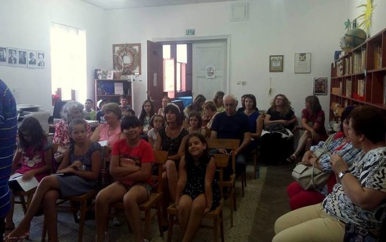 От 7 годишни хлапета до 65 годишни баби учат китайски в Момчиловци