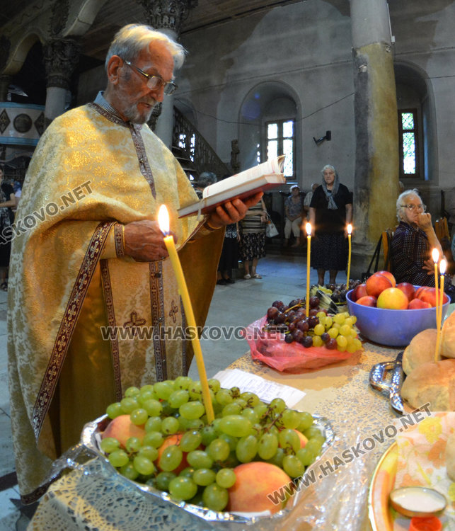 На Преображение Господне небето се отваря, освещават първото грозде