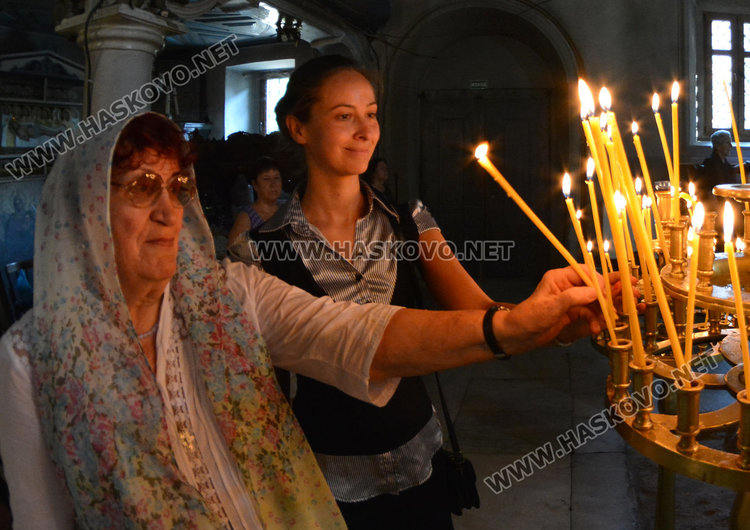 На Преображение Господне небето се отваря, освещават първото грозде