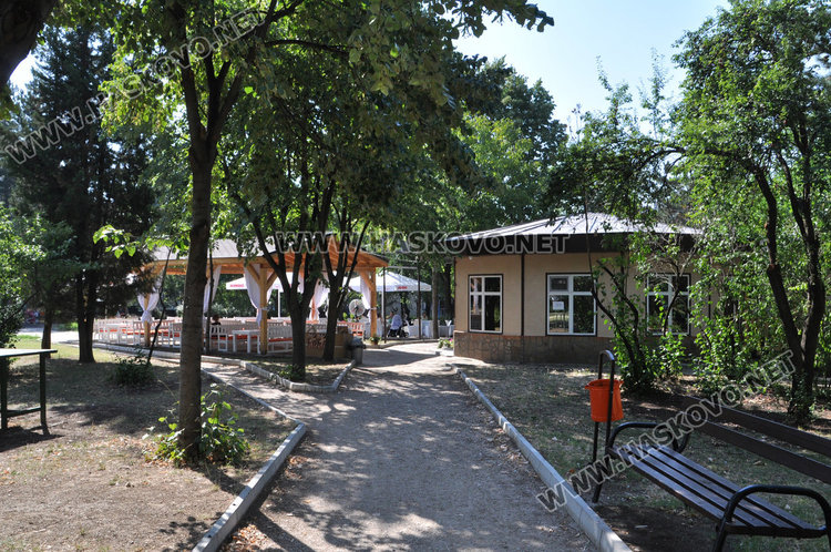 Батут в парка до ул. “Мадара” разделя деца на клиенти и простосмъртни 