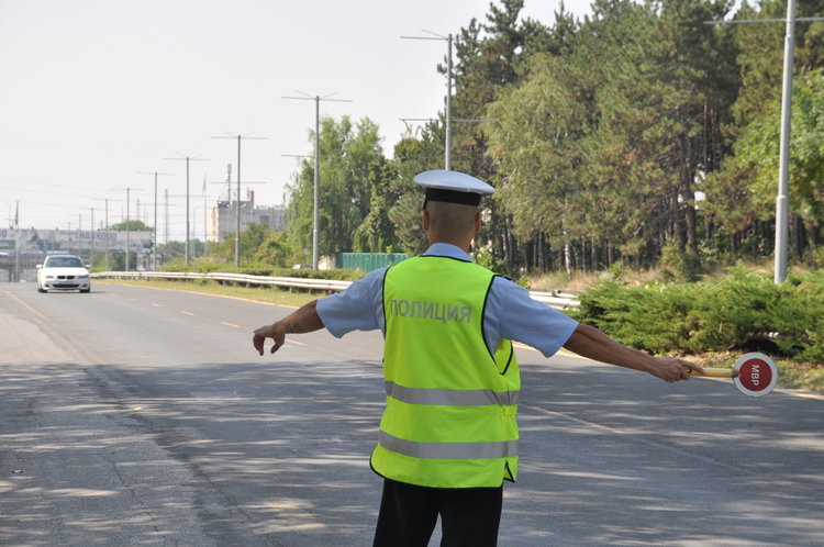 Турчин пробва да подкупи катаджии с дребни монети, за да не го тестват с дрегер