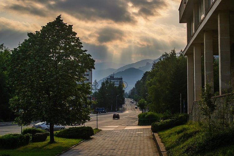 Ще ни подмине ли бурята днес?