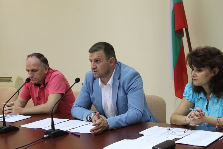 44 екипа в областта ще връщат в училище напуснали деца