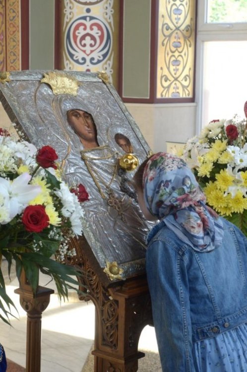 Важно! Чудотворната икона на св. Богородица „Златна ябълка“ остава в Смолян