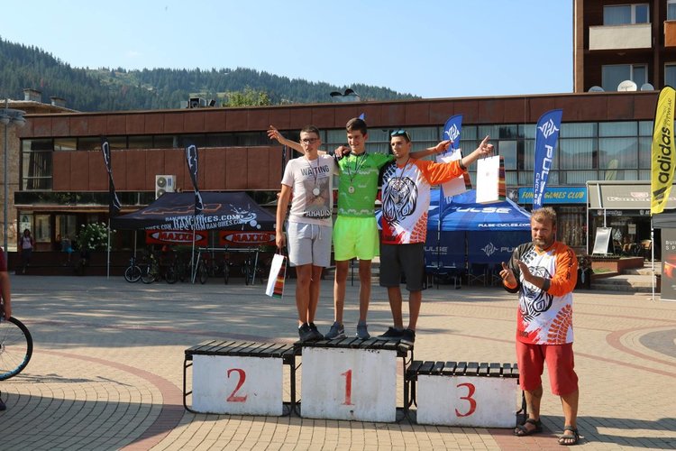 От 5 до 72 годишен участваха в състезанието за планинско бягане и колоездене в Чепеларе, победата взе англичанин