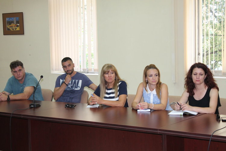 44 екипа в областта ще връщат в училище напуснали деца