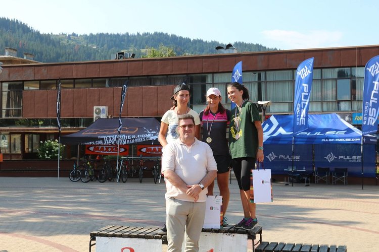 От 5 до 72 годишен участваха в състезанието за планинско бягане и колоездене в Чепеларе, победата взе англичанин