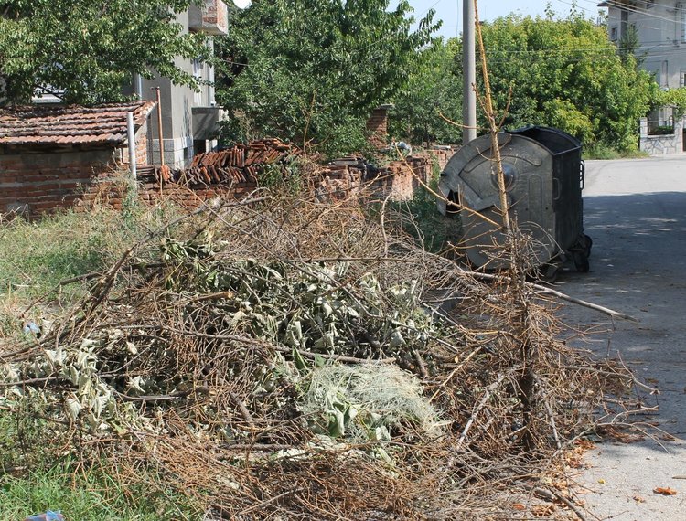 За появата на локални сметища в кв."Простор" в Димитровград сигнализират читатели