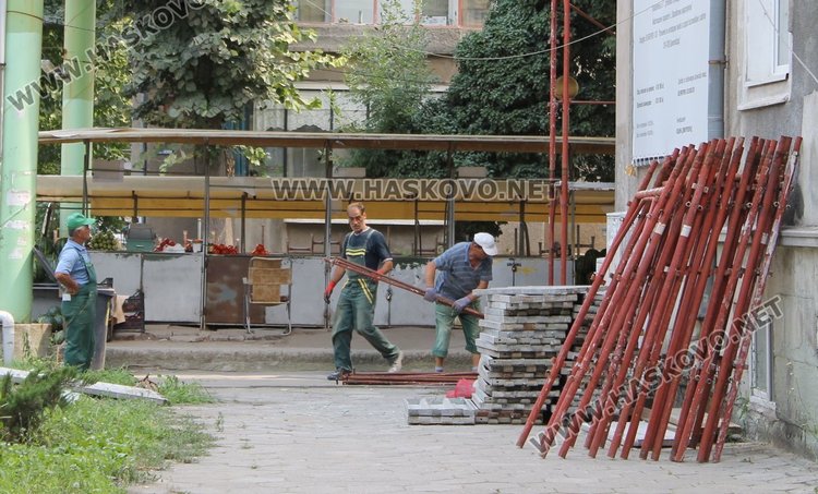 Стартира подготовка за почистване на фасадата на ПМГ в Димитровград