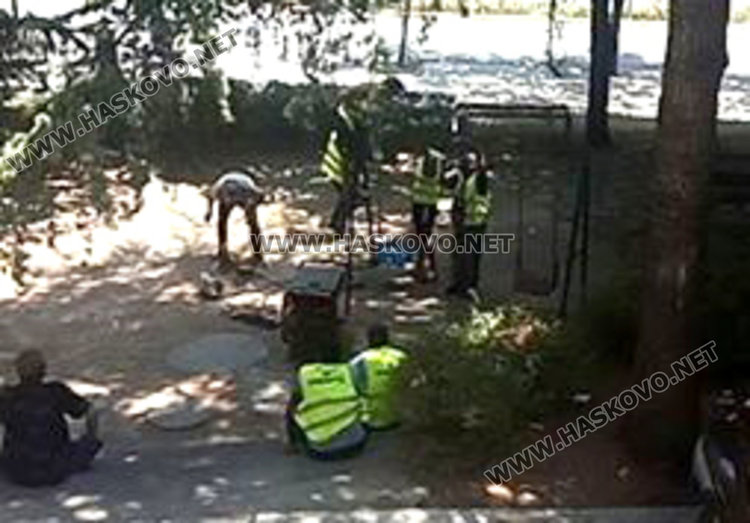 Баба седна на опасна люлка до внучето и се строполи на земята