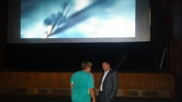  3D киното в Кърджали е готово, инспектира го областният управител