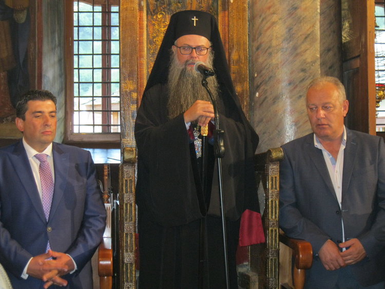 Чудотворната икона на Богородица събра стотици в Смолян, където остава до края на деня 