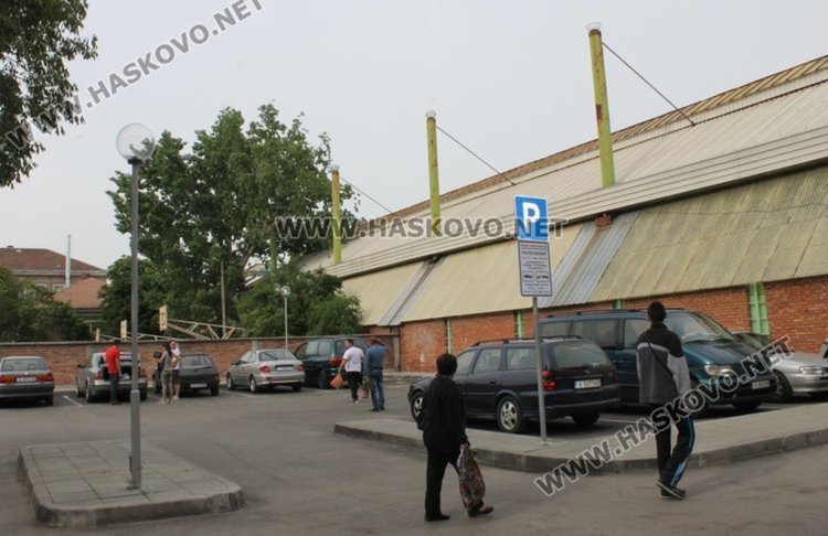 Паркингът до зеленчуков пазар - с чип карти от днес