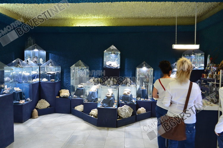 Туристите трудно намират пътя към Кристалната зала без водач, но след това не го забравят