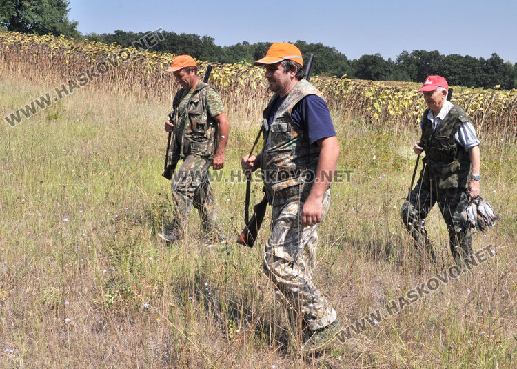 Откриха сезона за прелетен дивеч, 83-годишен гърми по гургулици 