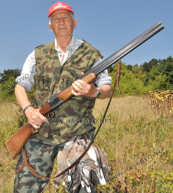 83-годишният Георги Атанасов не се дава на младоците с пушки