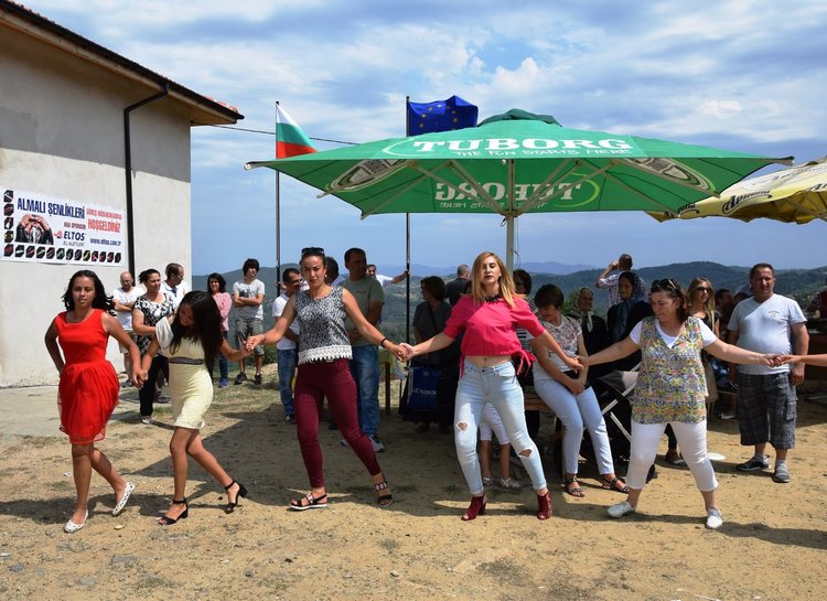 Кръшни хора се виха на събора в Ябълковец