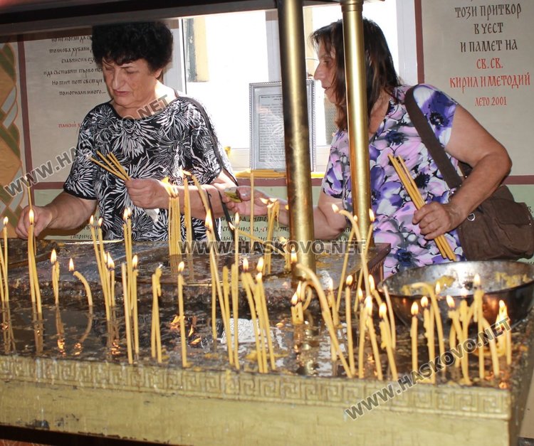 Миряни препълниха димитровградския храм на Голяма Богородица