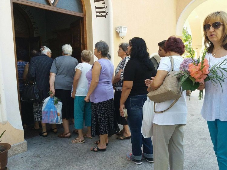 Успение на Пресвета Богородица събра християните в храма