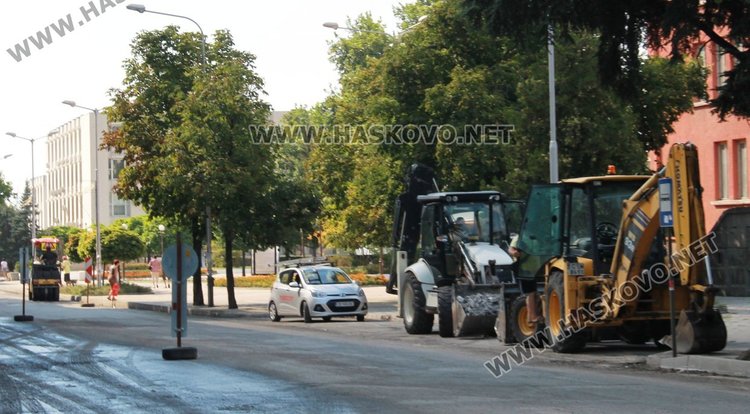 Асфалтират бул."Раковски" след полагането на нов водопровод