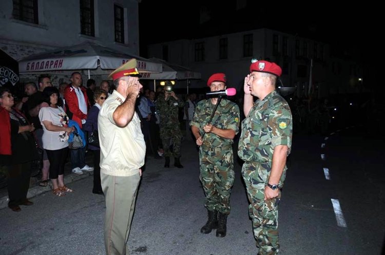Венци, военна музика и почетен караул в Широка лъка в памет на загиналите за освобождението 