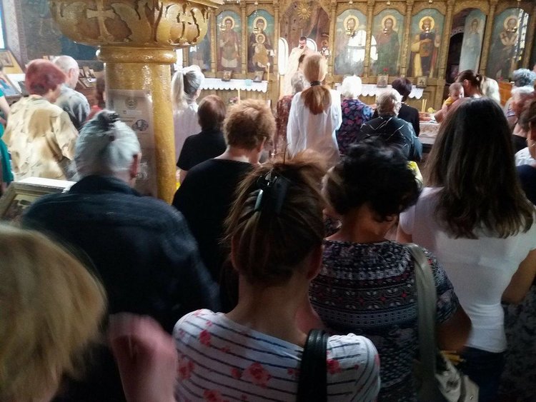 Успение на Пресвета Богородица събра християните в храма