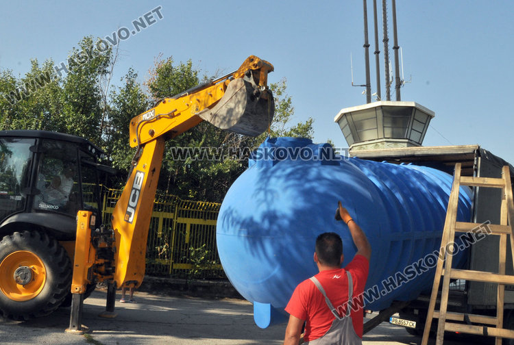 20 тонен воден резервоар ще поддържа чима на стадион Хасково