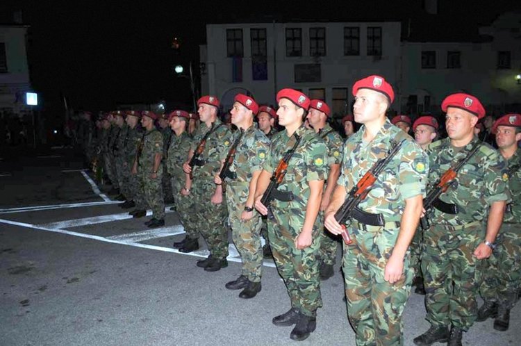 Венци, военна музика и почетен караул в Широка лъка в памет на загиналите за освобождението 